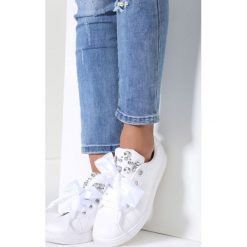 Białe Buty Sportowe Delicate Embrace. Szare buty sportowe damskie marki other, z materiału. Za 69,99 zł.