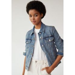 Mango - Kurtka jeansowa Vicky. Niebieskie kurtki damskie Mango, s, bez wzorów, z elastanu, krótkie. Za 139,99 zł.