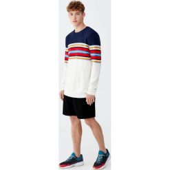 Sztruksowe bermudy z 5 kieszeniami. Czarne bermudy męskie marki Pull&Bear, m, ze sztruksu. Za 109,00 zł.