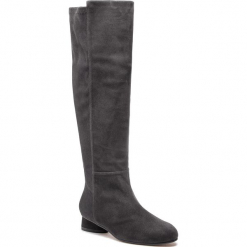 Kozaki STUART WEITZMAN - Eloise 30 YL53452 Asphalt Suede. Szare kozaki damskie marki Stuart Weitzman, ze skóry, bez obcasa, na obcasie, bez zapięcia. W wyprzedaży za 1649,00 zł.