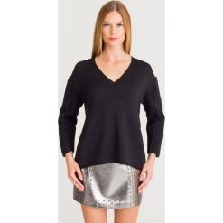 SWETER ARMANI EXCHANGE. Czarne swetry damskie Armani Exchange, s, z aplikacjami, z dzianiny, bez rękawów, bez kaptura. Za 289,50 zł.