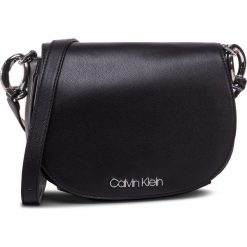 Torebka CALVIN KLEIN - Ck Chain Saddle Bag K60K606686 BAX. Czarne listonoszki damskie Calvin Klein, bez wzorów, ze skóry ekologicznej, eleganckie, bez dodatków. Za 579,00 zł.