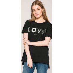 Femi Stories - Top Heart. Czarne bluzki damskie marki Femi Stories, s, z nadrukiem, z bawełny, casualowe, z okrągłym kołnierzem, z krótkim rękawem. W wyprzedaży za 119,90 zł.