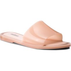 Klapki MELISSA - Soul Ad 32343 Light Pink 01822. Różowe klapki damskie Melissa, bez wzorów, z tworzywa sztucznego, bez obcasa, na obcasie. W wyprzedaży za 189,00 zł.