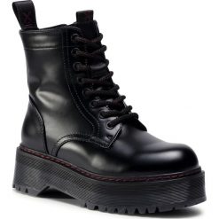 Trapery XTI - 44397 Negro. Czarne trapery damskie Xti, ze skóry ekologicznej, klasyczne, bez obcasa, bez zapięcia. Za 289,00 zł.