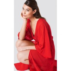 NA-KD Boho Sukienka-płaszcz z szyfonu - Red. Czerwone płaszcze damskie marki NA-KD Boho, z szyfonu, boho. W wyprzedaży za 50,47 zł.