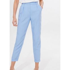 Spodnie carrot fit Eco Aware - Niebieski. Niebieskie spodnie damskie Mohito, bez wzorów. Za 119,99 zł.