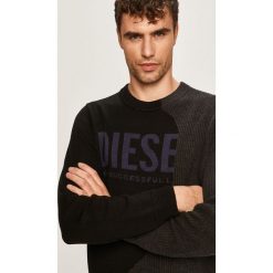 Diesel - Sweter. Czarne swetry męskie Diesel, s, bez wzorów, z bawełny, z okrągłym kołnierzem, bez kaptura. W wyprzedaży za 399,90 zł.