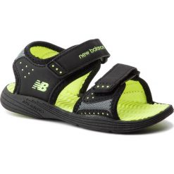 Sandały NEW BALANCE - K2004BLE Black/Electric. Czarne sandały chłopięce New Balance, ze skóry ekologicznej, bez zapięcia. W wyprzedaży za 89,00 zł.