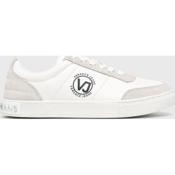 Versace Jeans - Buty. Białe buty sportowe męskie Versace Jeans, z jeansu, na sznurówki. W wyprzedaży za 479,90 zł.