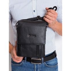 Skórzana miejska torba męska na ramię listonoszka MODEL 1705-NDM PA BLACK. Czarne torby męskie skórzane PIERRE ANDREUS, w paski, ze skóry, eleganckie, na ramię, małe. Za 262,90 zł.