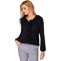 Elegancka bluzka z żabotem. Bluzki damskie Made in Poland, bez wzorów, z elastanu, eleganckie, bez kołnierzyka, bez rękawów. Za 119,00 zł.