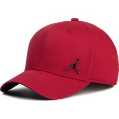 Czapka z daszkiem NIKE - 899657 688 Czerwony. Czerwone czapki męskie Nike, bez wzorów, z bawełny. W wyprzedaży za 109,00 zł.