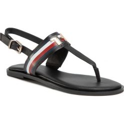 Sandały TOMMY HILFIGER - Corporate Letaher Fat Sandal FW0FW04840 Black BDS. Czarne klapki damskie TOMMY HILFIGER, bez wzorów, ze skóry, bez obcasa, na obcasie. W wyprzedaży za 179,00 zł.