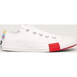 Converse - Tenisówki dziecięce. Białe trampki chłopięce Converse, bez wzorów, z gumy, z okrągłym noskiem, bez zapięcia. W wyprzedaży za 159,90 zł.