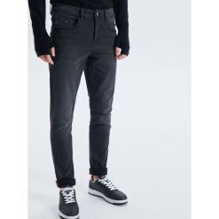 Jeansy comfort - Czarny. Czarne jeansy damskie marki Cropp, m, bez wzorów. Za 149,99 zł.