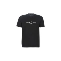 T-shirty z krótkim rękawem Fred Perry GRAPHIC T SHIRT. Czarne t-shirty męskie Fred Perry, xl, bez wzorów, bez kołnierzyka, krótkie. Za 289,00 zł.