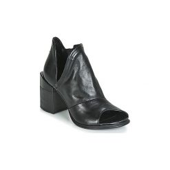 Sandały Airstep / A.S.98 COLONNA. Czarne sandały damskie marki Airstep / A.S.98, bez wzorów, bez obcasa, bez zapięcia. Za 1009,00 zł.