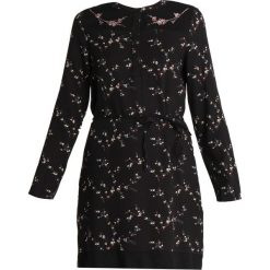 Smash BENUA Sukienka letnia black. Czarne sukienki damskie marki Smash, na lato, xl, bez wzorów, z wiskozy, bez kołnierzyka, bez rękawów. Za 389,00 zł.