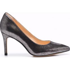 Clarks - Szpilki. Szare szpilki marki Clarks, ze skóry, na obcasie. W wyprzedaży za 159,90 zł.