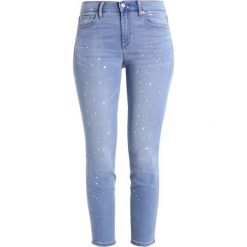 GAP Jeans Skinny Fit medium indigo. Niebieskie jeansy damskie relaxed fit marki GAP. W wyprzedaży za 194,35 zł.
