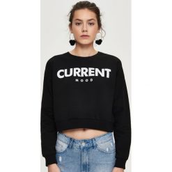 Bluzy damskie: Krótka bluza z napisem - Czarny