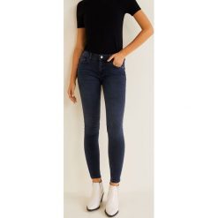 Mango - Jeansy push-up Kim. Niebieskie jeansy damskie skinny marki Mango, z aplikacjami, z elastanu, z obniżonym stanem. Za 119,90 zł.