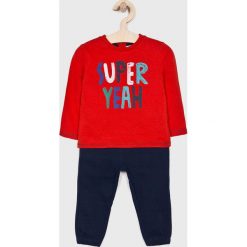 Blukids - Dres dziecięcy 68-98 cm. Czerwone spodnie chłopięce Blukids, z nadrukiem, z bawełny, długie. W wyprzedaży za 34,90 zł.