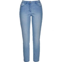 Dżinsy ze stretchem 7/8 z mieniącymi się kamieniami bonprix niebieski "bleached”. Niebieskie jeansy damskie bonprix. Za 99,99 zł.
