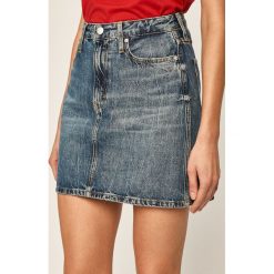Calvin Klein Jeans - Spódnica jeansowa. Niebieskie spódniczki damskie Calvin Klein Jeans, na co dzień, bez wzorów, z bawełny, casualowe, mini, proste. Za 299,90 zł.