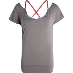 Roxy Tshirt z nadrukiem charcoal. Szare topy sportowe damskie marki Roxy, xl, z nadrukiem, z elastanu. W wyprzedaży za 143,40 zł.