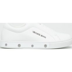 Versace Jeans - Buty. Białe buty sportowe damskie Versace Jeans, bez wzorów, z jeansu, sportowe. W wyprzedaży za 499,90 zł.