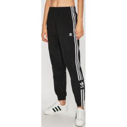 Adidas Originals - Spodnie. Czarne spodnie damskie adidas Originals, z poliesteru. Za 199,90 zł.