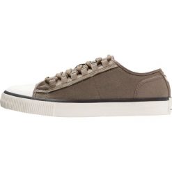 GStar SCUBA III Sneakersy niskie smoke green. Zielone sneakersy męskie marki G-Star, bez wzorów, ze skóry ekologicznej, bez zapięcia. Za 429,00 zł.
