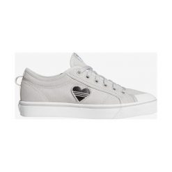 Adidas Originals Nizza Trefoil Tenisówky Biały. Białe trampki i tenisówki damskie adidas Originals, bez wzorów, z materiału, bez zapięcia. Za 309,95 zł.