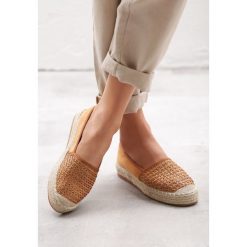 Camelowe Espadryle Surrealist. Brązowe espadryle damskie Born2be, bez wzorów, bez obcasa, na płaskiej podeszwie. Za 89,99 zł.