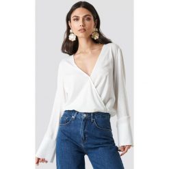 NA-KD Trend Wrap Overlap Jersey Top - White. Białe topy damskie marki NA-KD Trend, bez wzorów, z jersey, bez kołnierzyka. Za 121,95 zł.