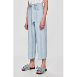 Vero Moda - Spodnie. Niebieskie spodnie damskie Vero Moda, s, z haftami, z bawełny, casualowe. W wyprzedaży za 59,90 zł.