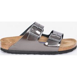 Birkenstock - Klapki Arizona. Zielone klapki damskie marki Birkenstock, bez wzorów, ze skóry, bez obcasa, na płaskiej podeszwie. Za 359,90 zł.