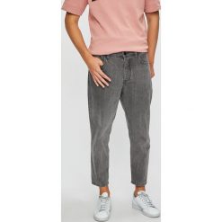 Review - Jeansy Dad. Szare jeansy męskie marki Review. W wyprzedaży za 119,90 zł.