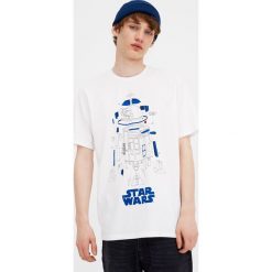 Koszulka z krótkim rękawem Star Wars R2-D2. Białe koszulki męskie Pull&Bear, m, z motywem z bajki, retro, bez kołnierzyka, z krótkim rękawem, krótkie. Za 69,90 zł.