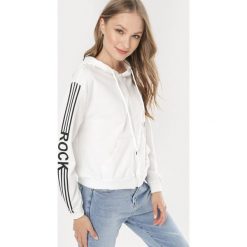 Biała Bluza Teledanea. Białe bluzy damskie Born2be, s, bez wzorów, bez rękawów, bez kaptura. W wyprzedaży za 69,99 zł.
