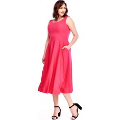 Sukienka z rozkloszowanym dołem różowy. Różowe sukienki damskie N/A, plus size, bez wzorów, bez kołnierzyka, plus size, bez rękawów, rozkloszowane. Za 350,12 zł.