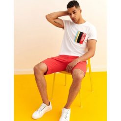T-SHIRT Z KIESZENIĄ. T-shirty męskie Top Secret. Za 39,99 zł.