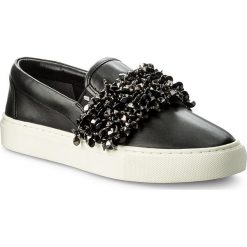 Tenisówki TORY BURCH - Logan Slip-On Sneaker 46930 Perfect Black/Perfect Black 004. Czarne półbuty damskie skórzane Tory Burch, na co dzień, z aplikacjami, bez obcasa, na płaskiej podeszwie, bez zapięcia. W wyprzedaży za 669,00 zł.