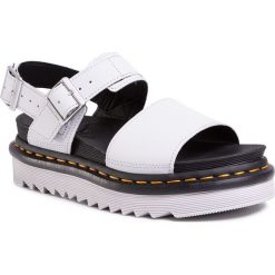 Sandały DR. MARTENS - Voss 25771051 Light Grey. Szare klapki damskie Dr. Martens, bez wzorów, ze skóry, bez obcasa. Za 479,00 zł.