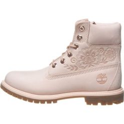 Skórzane botki "6 In Premium" w kolorze jasnoróżowym. Botki damskie Timberland. W wyprzedaży za 483,95 zł.