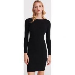 Sukienka mini z prążkowanej dzianiny - Czarny. Czarne sukienki damskie Reserved, s, bez wzorów, z dzianiny, bez kołnierzyka, bez rękawów, mini. Za 59,99 zł.