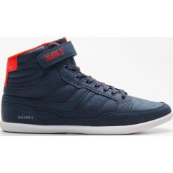 Wysokie sneakersy z eco skóry - Granatowy. Niebieskie sneakersy męskie Cropp, bez zapięcia. Za 139,99 zł.