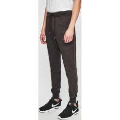 Brave Soul - Spodnie. Szare spodnie męskie marki Brave Soul, na co dzień, s, bez wzorów, z bawełny, casualowe. Za 79,90 zł.